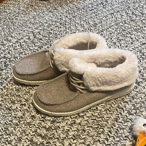 Hey Dude Women's Tan Fur-Lined Shoes